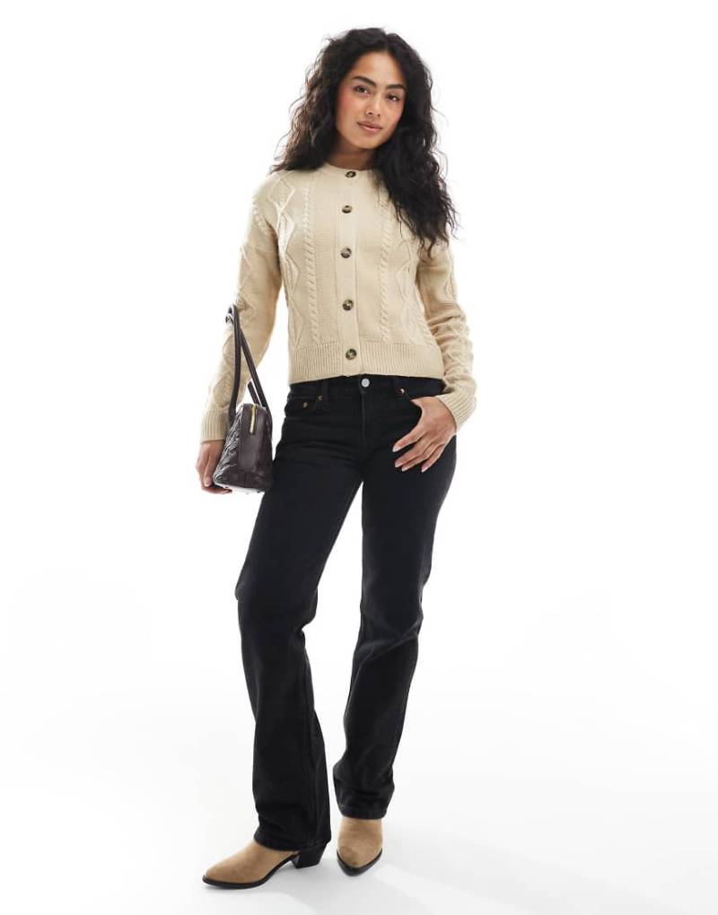 Wednesday's Girl - Oversize-Strickjacke in Hellbraun mit Zopfmuster-Brown von Wednesday's Girl