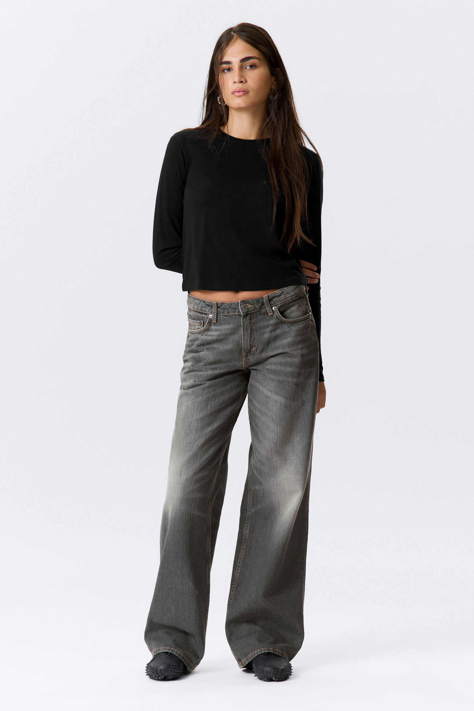 Ample Low Rise Loose Wide Leg Jeans von Weekday