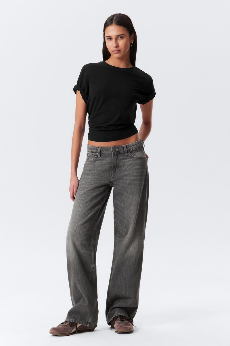 Ample Low Rise Loose Wide Leg Jeans von Weekday