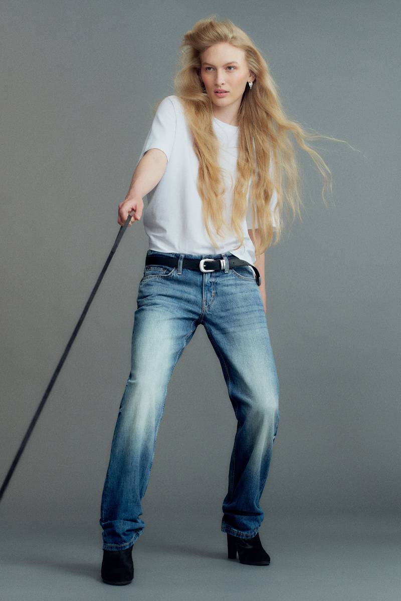 Arrow Low Rise Regular Straight Leg Jeans von Weekday