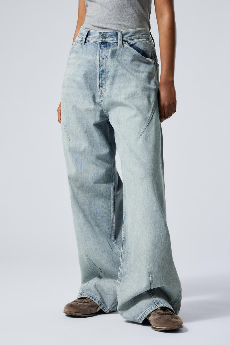 Astro Loose Baggy Shape Jeans von Weekday