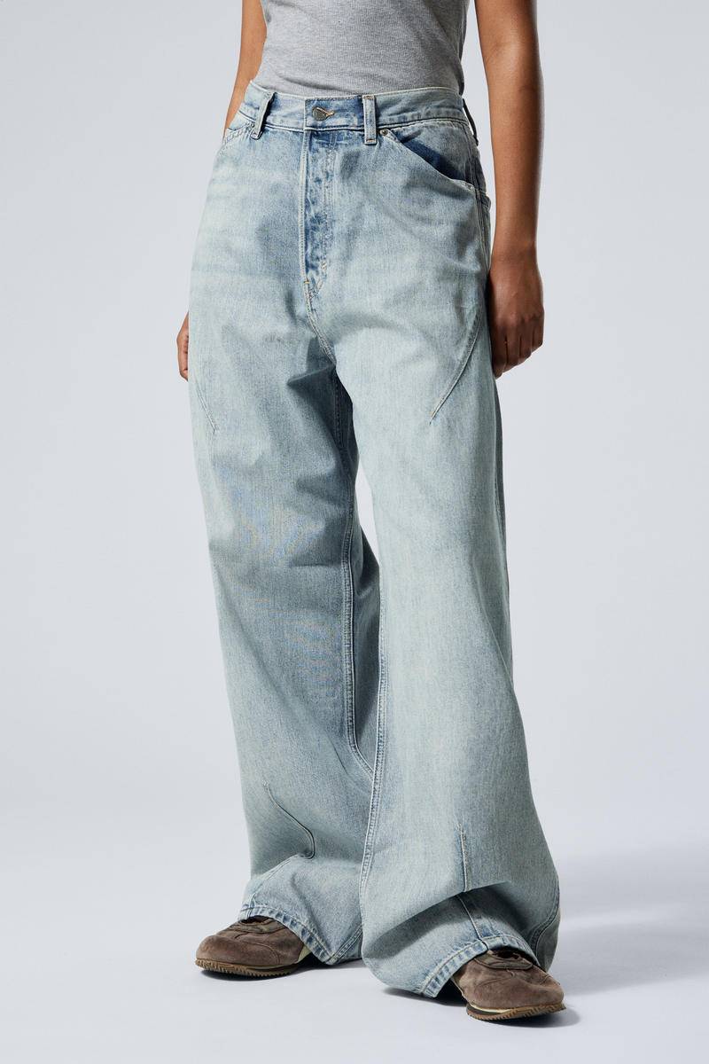 Astro Loose Baggy Shape Jeans von Weekday