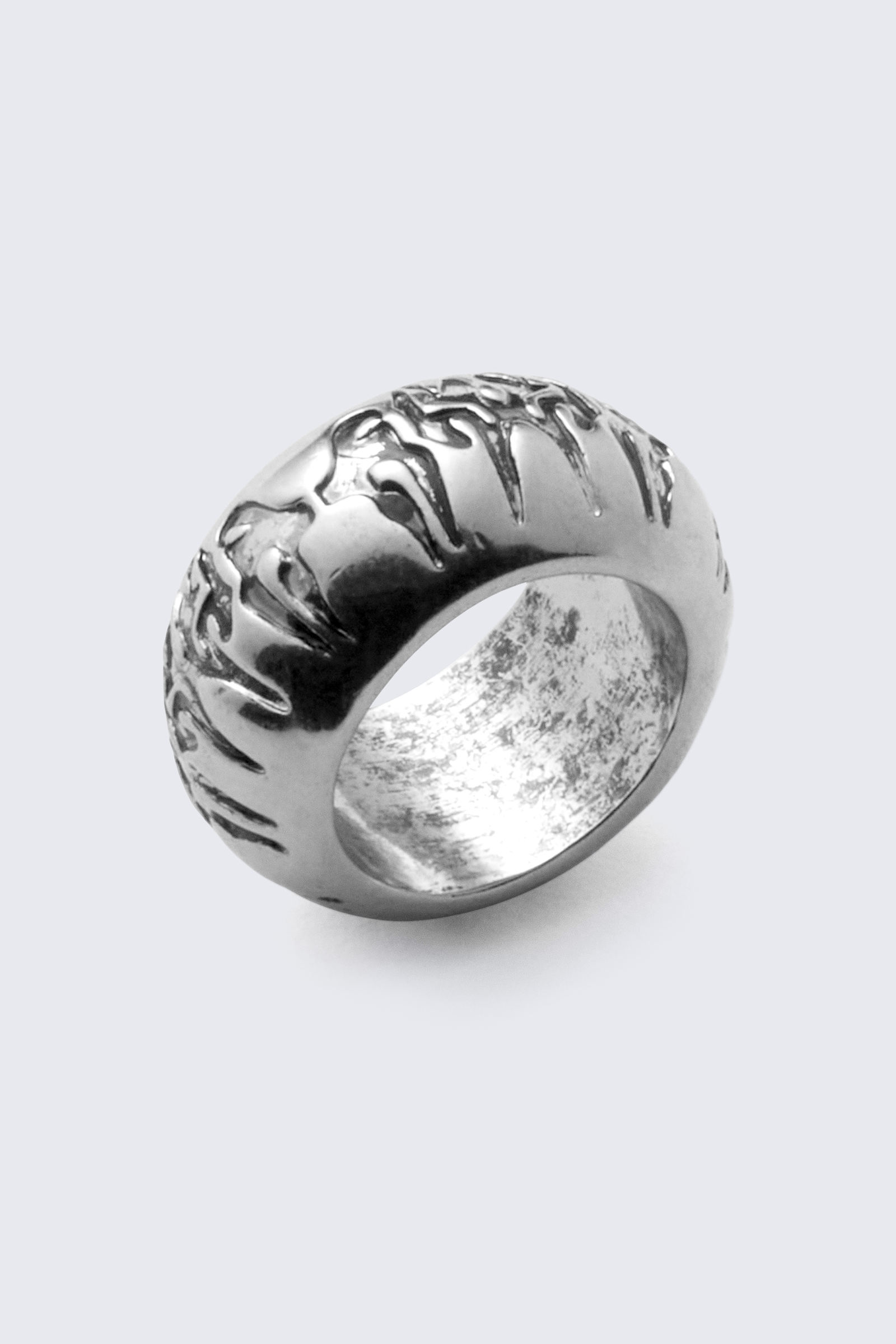 Bold Embossed Ring von Weekday
