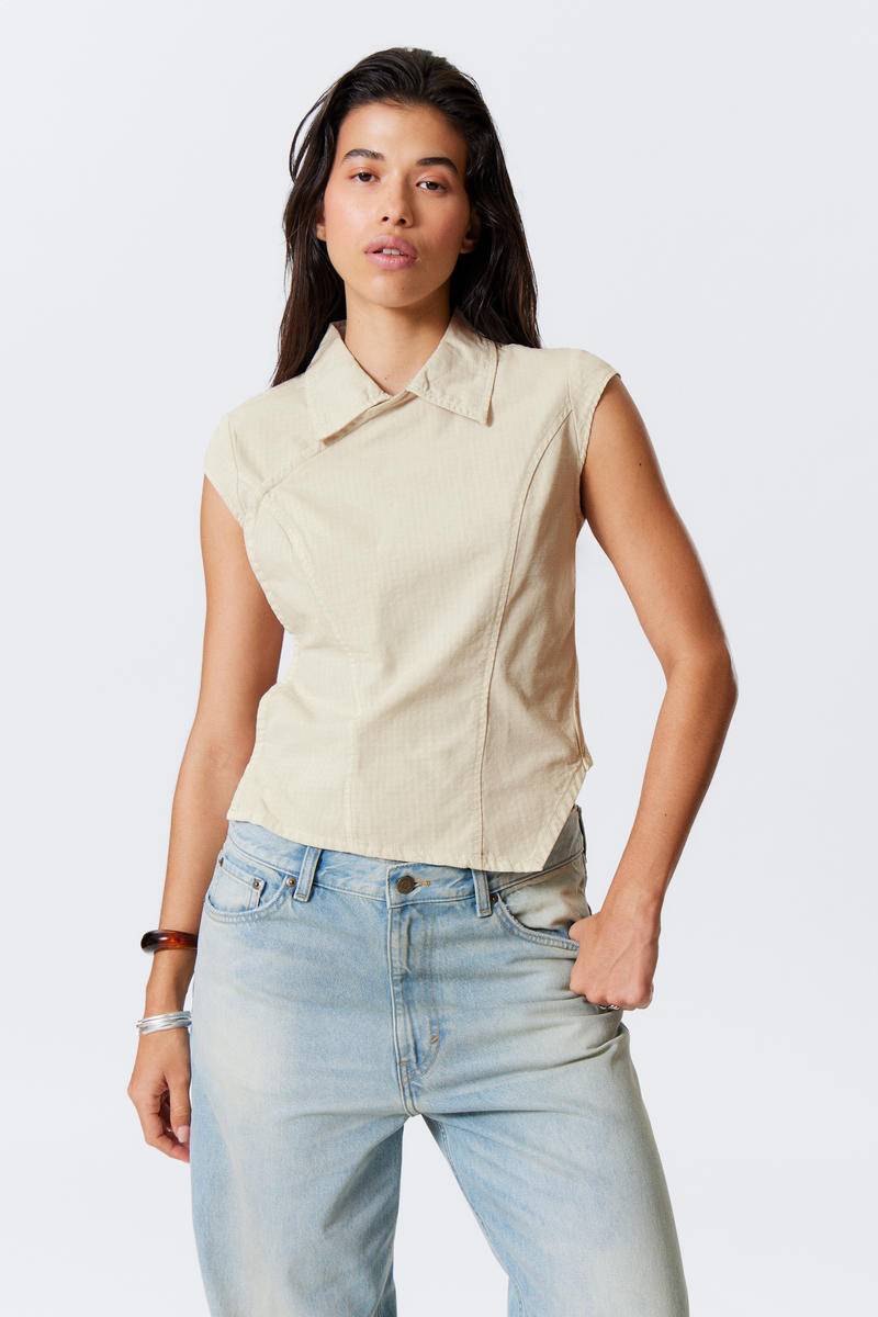 Cap-Sleeved Asymmetric Ripstop Top von Weekday