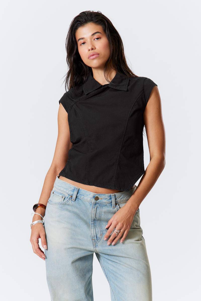 Cap-Sleeved Asymmetric Ripstop Top von Weekday