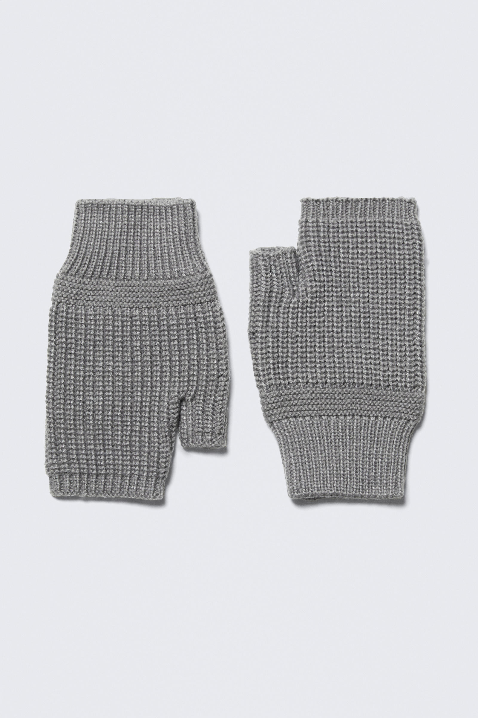 Chunky Fingerless Knitted Mittens von Weekday