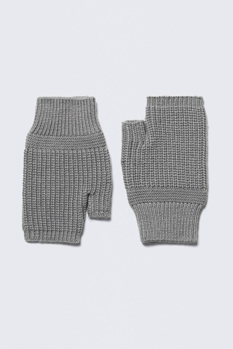 Chunky Fingerless Knitted Mittens von Weekday