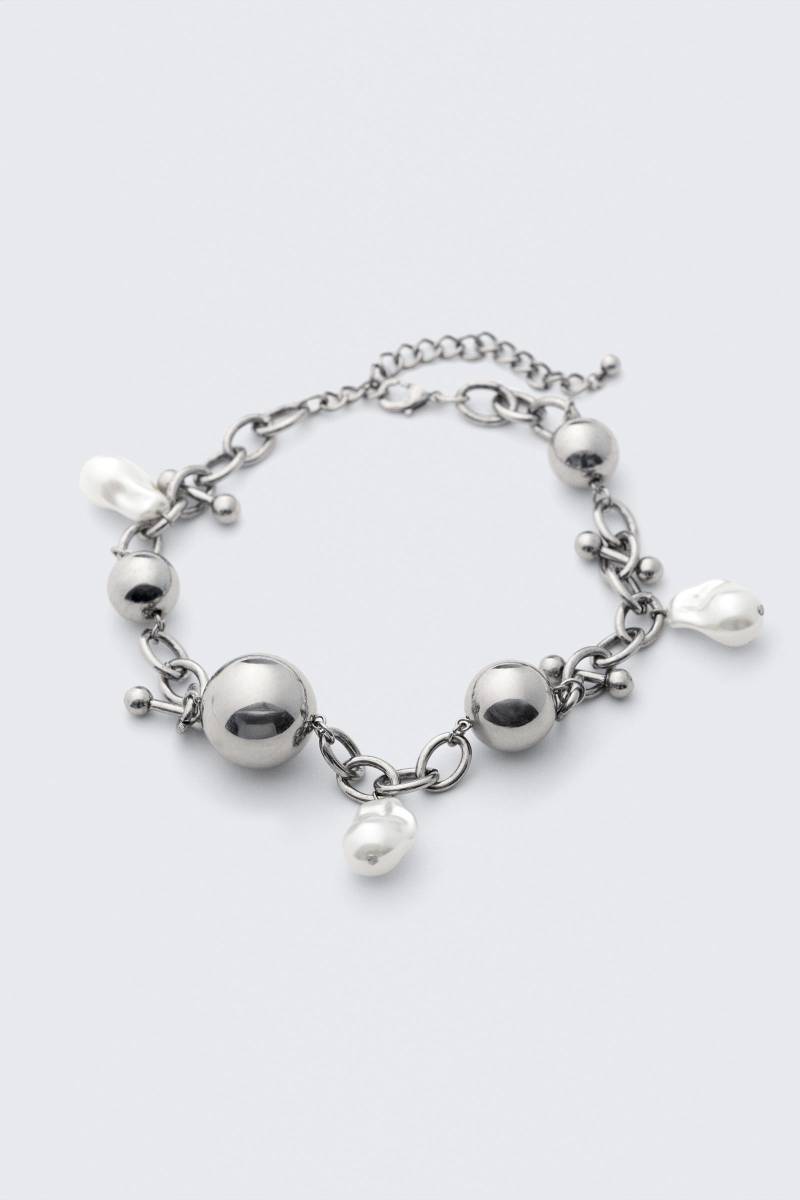 Chunky Pearl Charm Chain Necklace von Weekday
