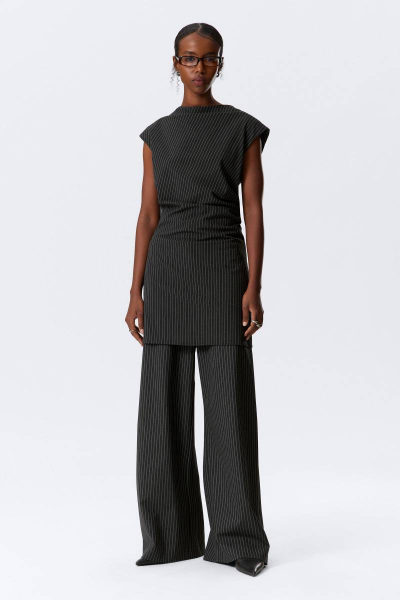 Draped Cap-Sleeved Mini Suiting Dress von Weekday