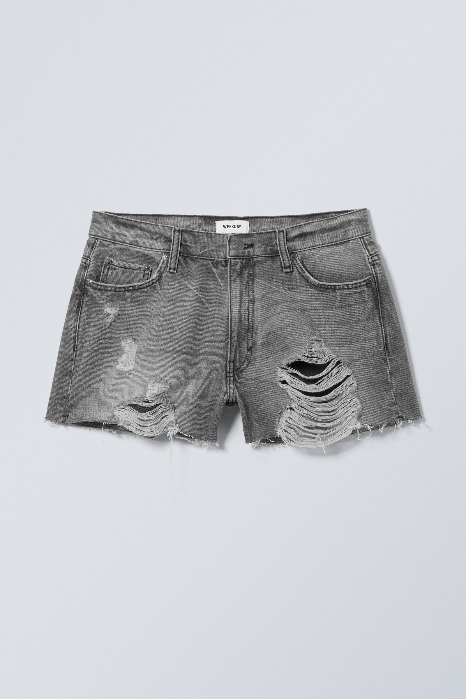 Duchess Low Rise Distressed Mini Denim Shorts von Weekday