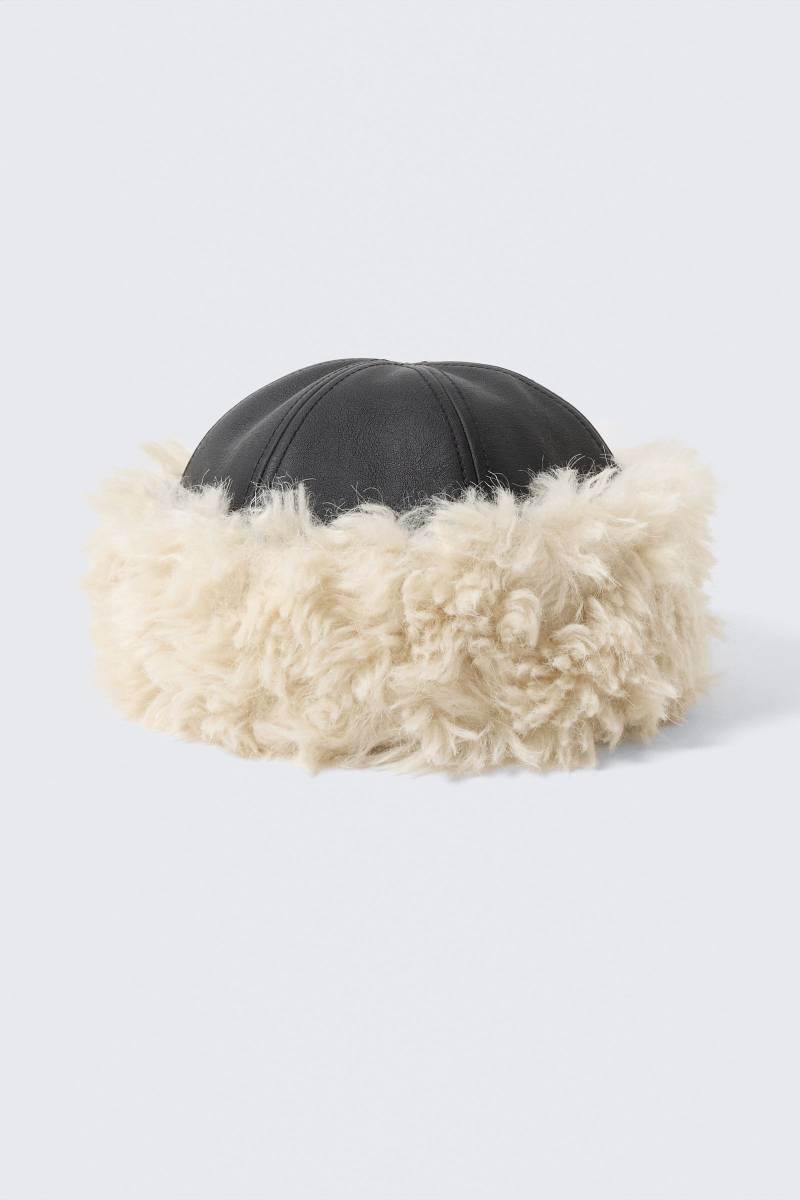 Faux Fur Hat Faux Fur Hat von Weekday