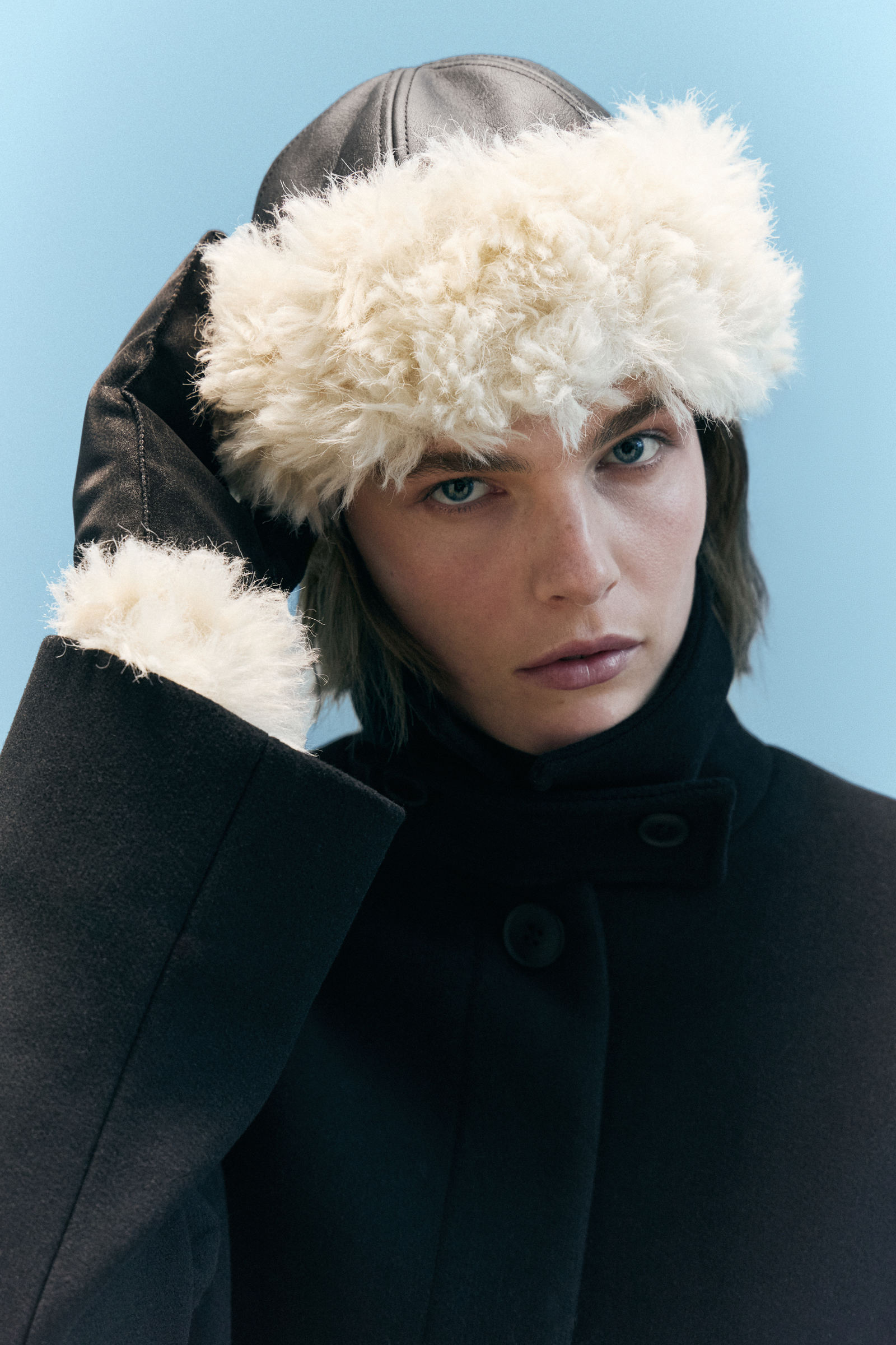 Faux Fur Hat von Weekday