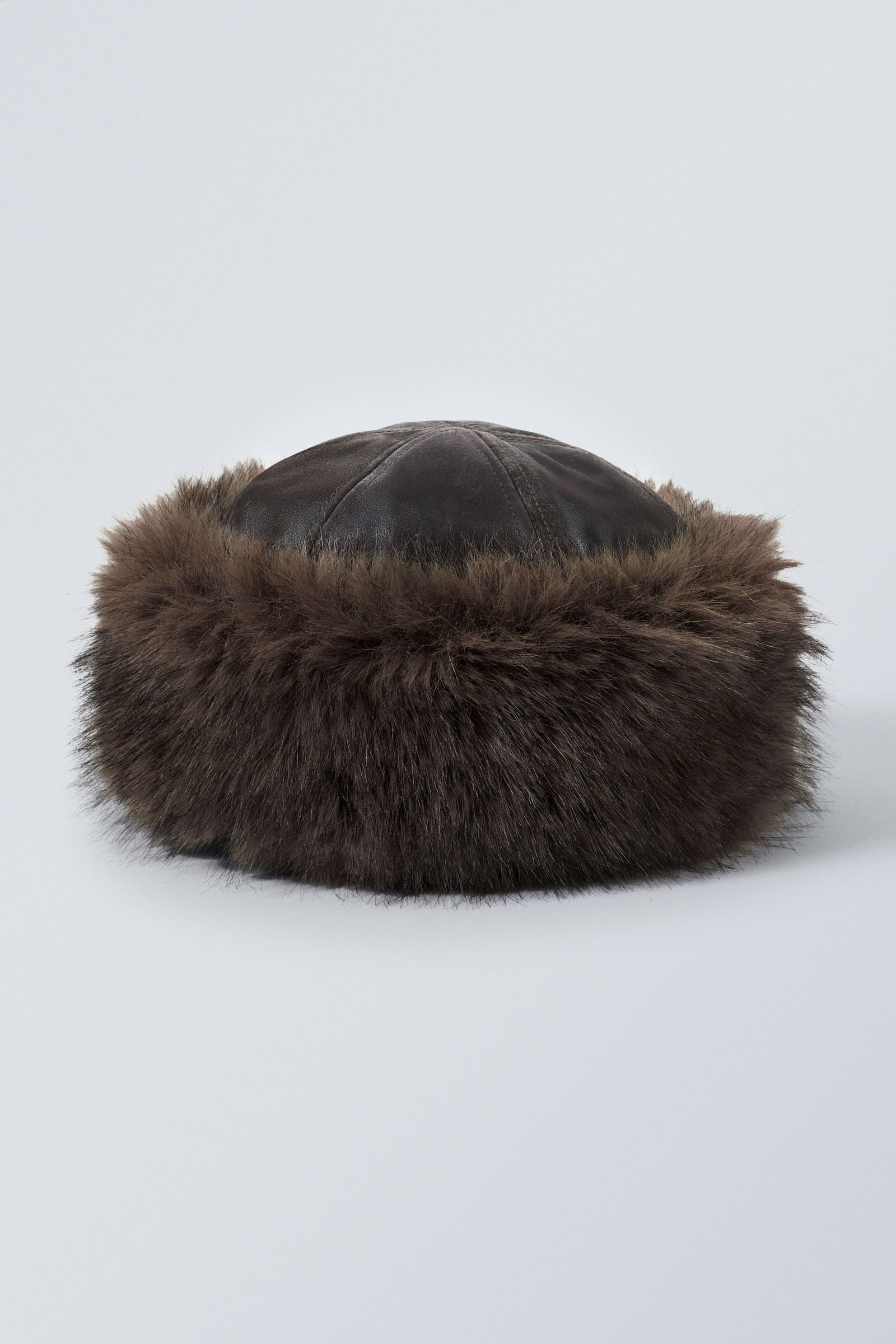 Faux Fur Hat von Weekday