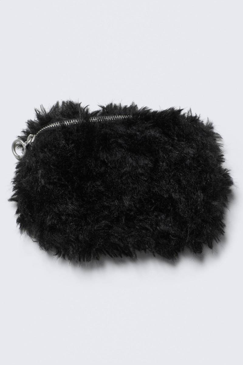 Faux Fur Medium Zip Purse von Weekday