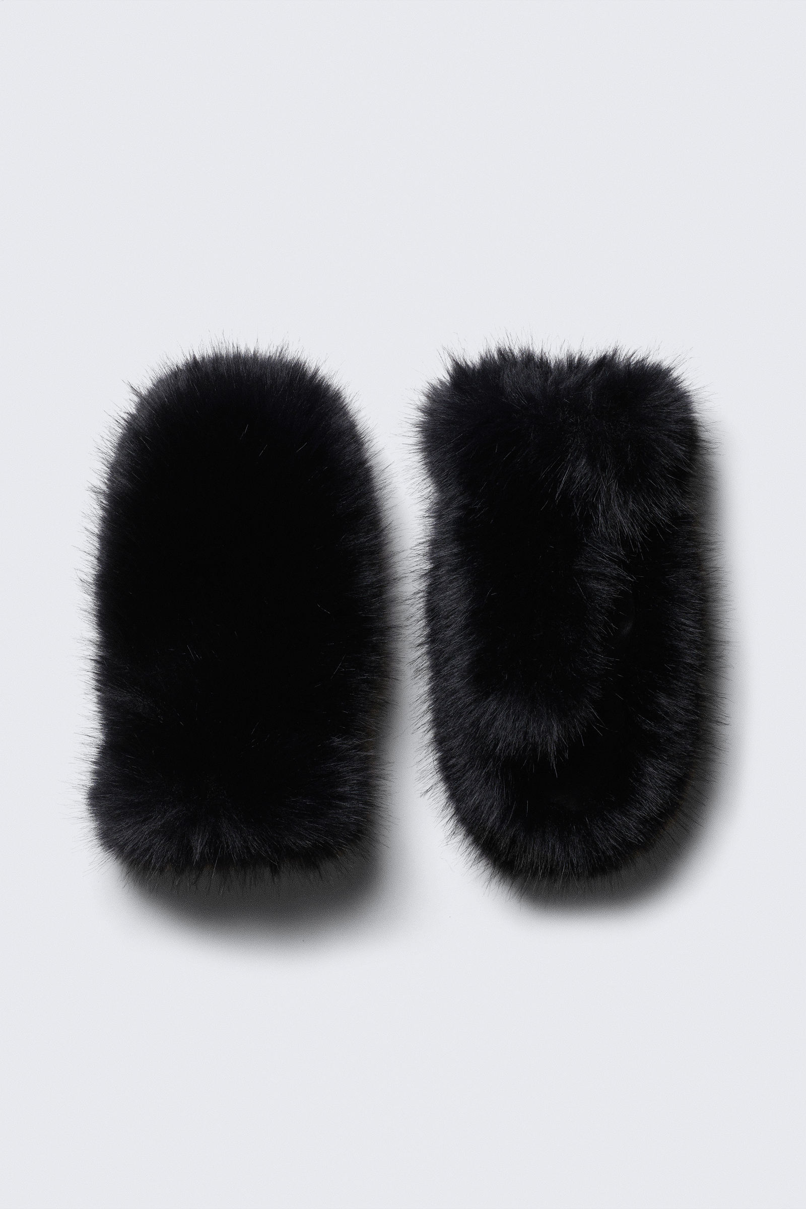 Faux Fur Mittens von Weekday