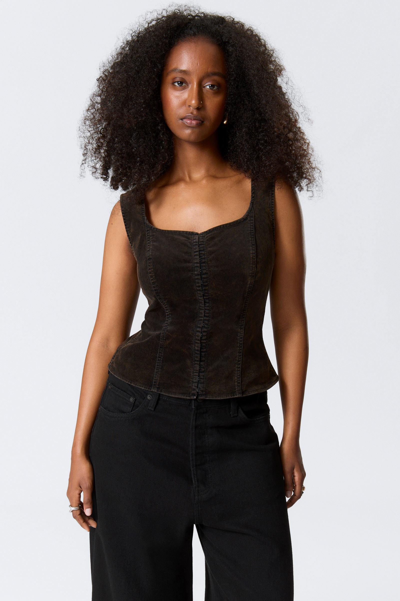 Fitted Washed Velvet Hook-and-Eye Top von Weekday