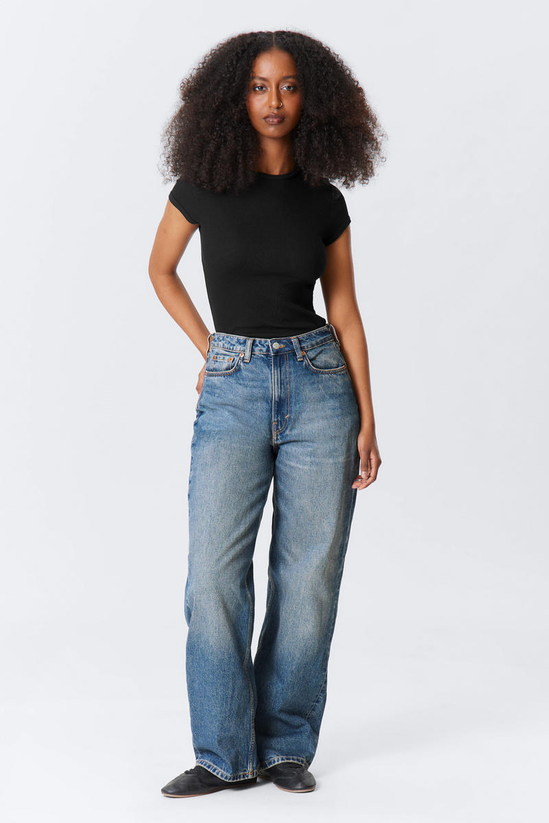 Halo Curve High Waisted Regular Wide Leg Jeans von Weekday
