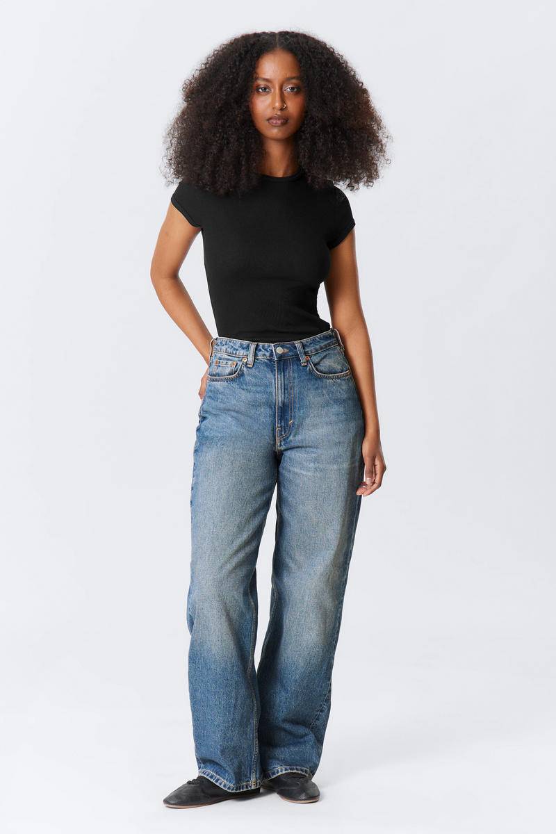 Halo Curve High Waisted Regular Wide Leg Jeans von Weekday