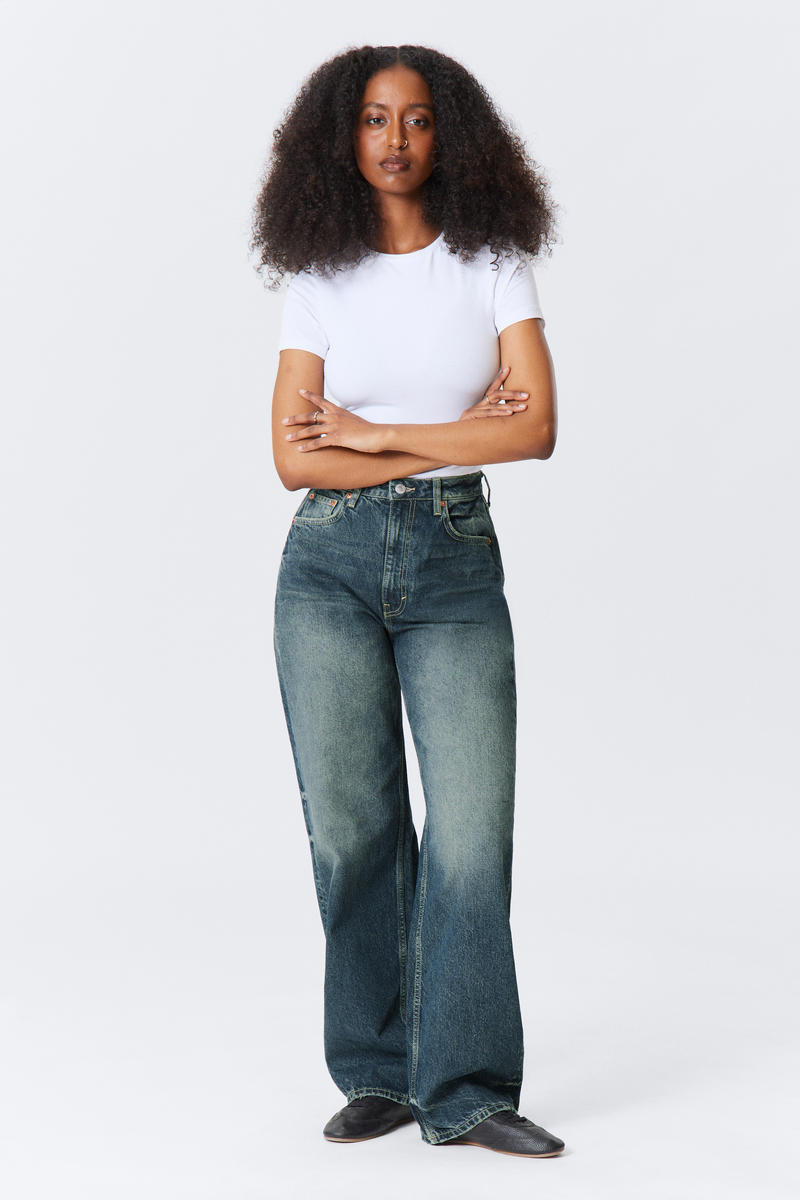 Halo Curve High Waisted Regular Wide Leg Jeans von Weekday