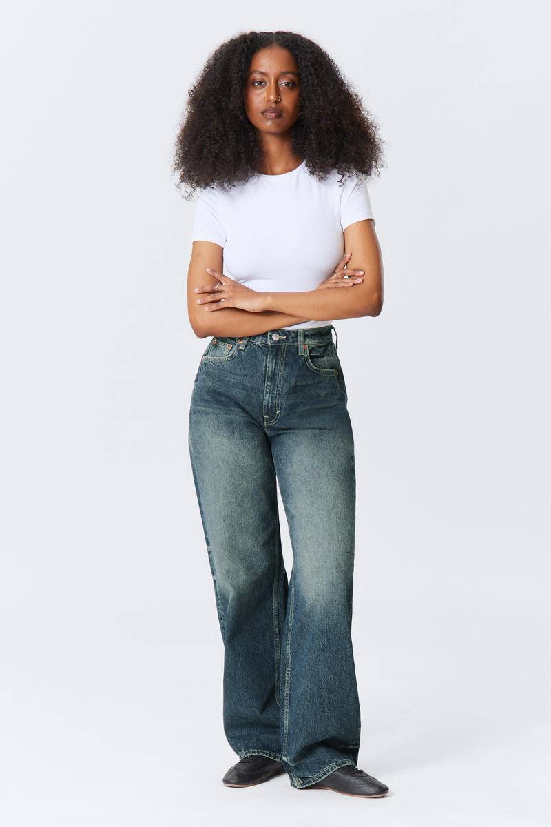Halo Curve High Waisted Regular Wide Leg Jeans von Weekday