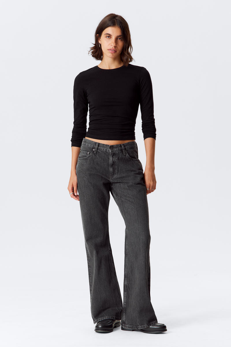Helix Low Rise Relaxed Flared Leg Jeans von Weekday