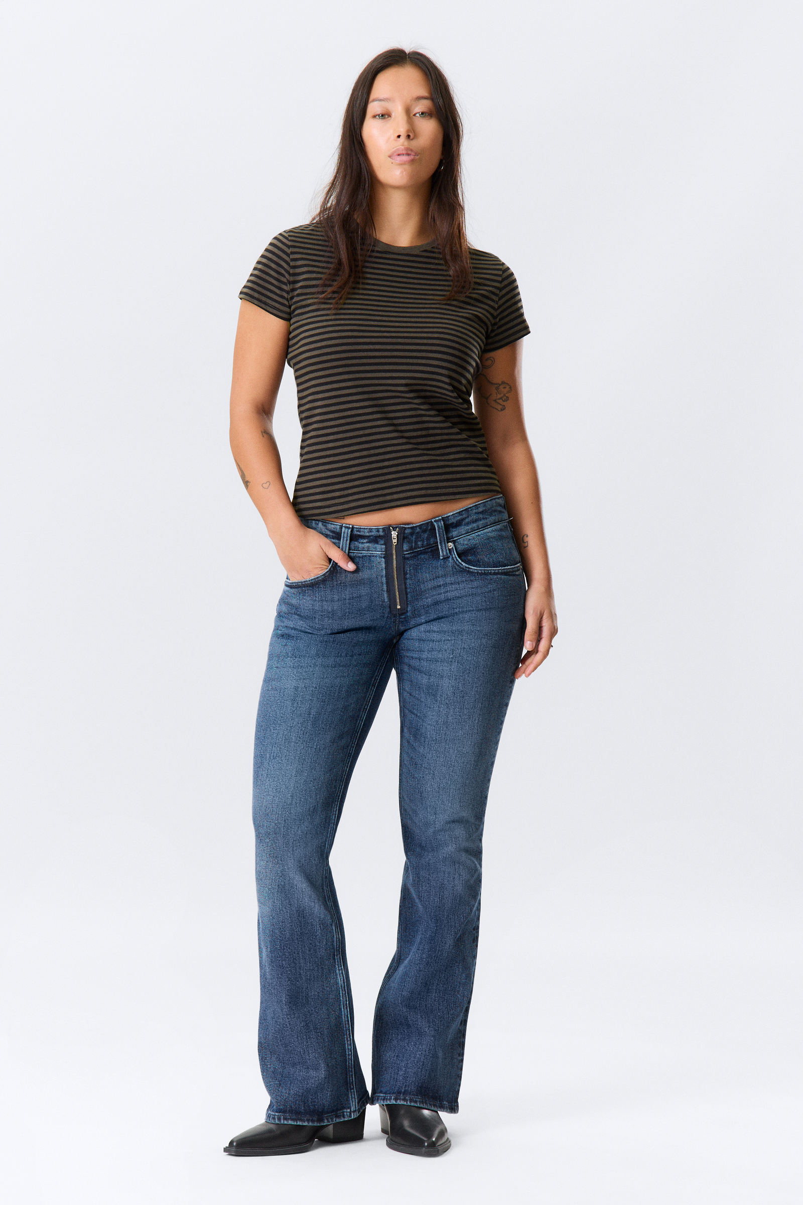 Hour Low Rise Skinny Bootcut Leg Jeans von Weekday