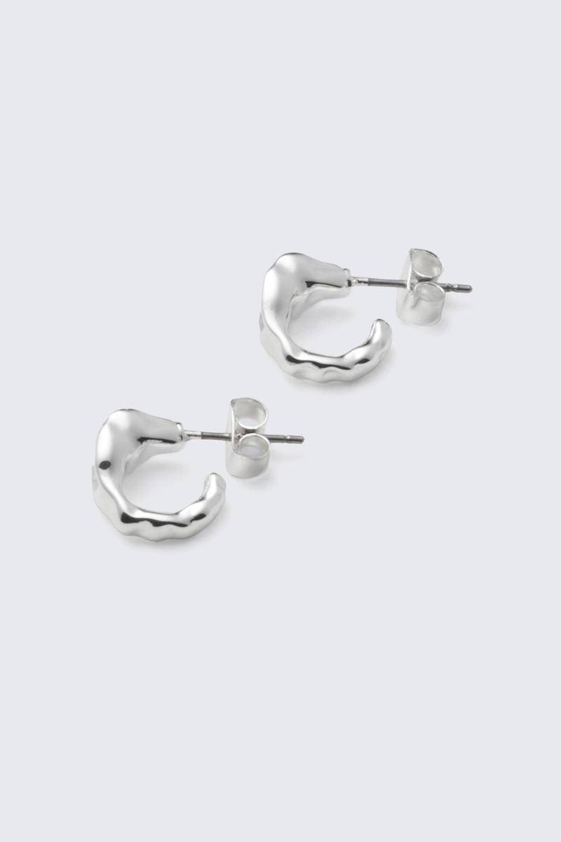 Irregular Mini Hoop Earrings von Weekday