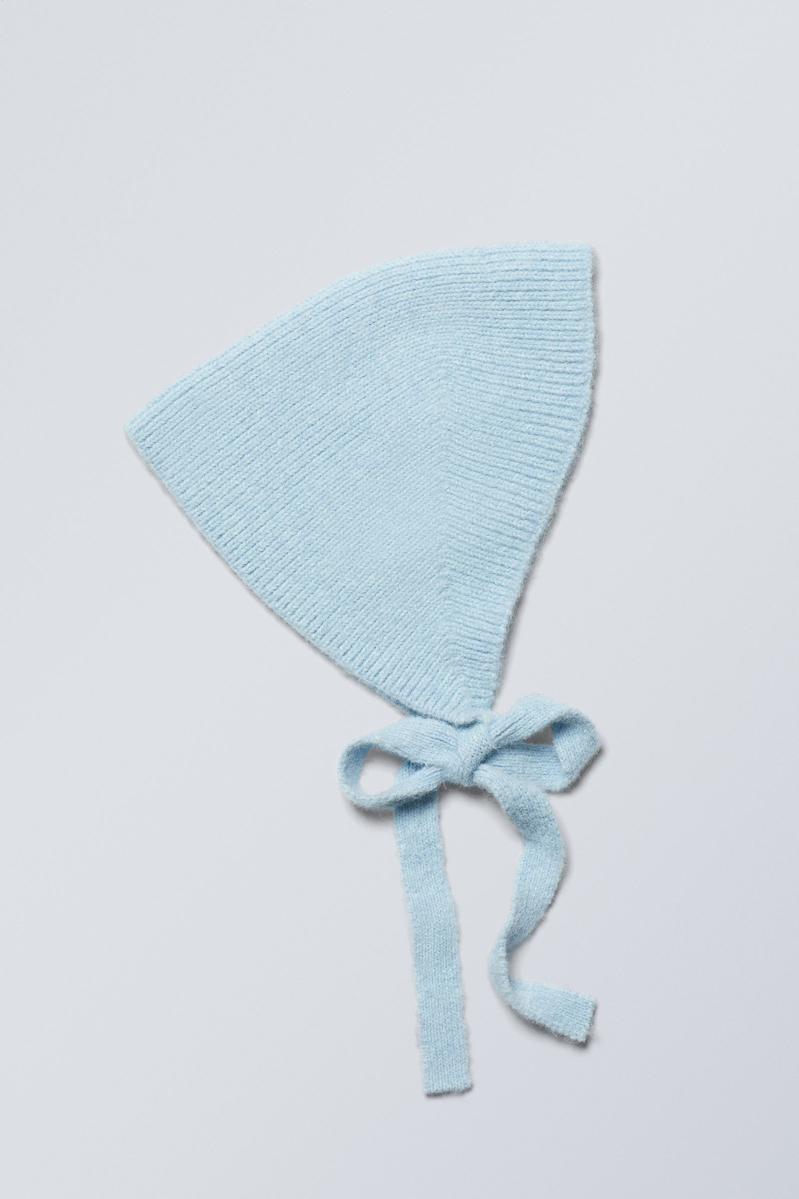Knitted Triangle Head Scarf von Weekday