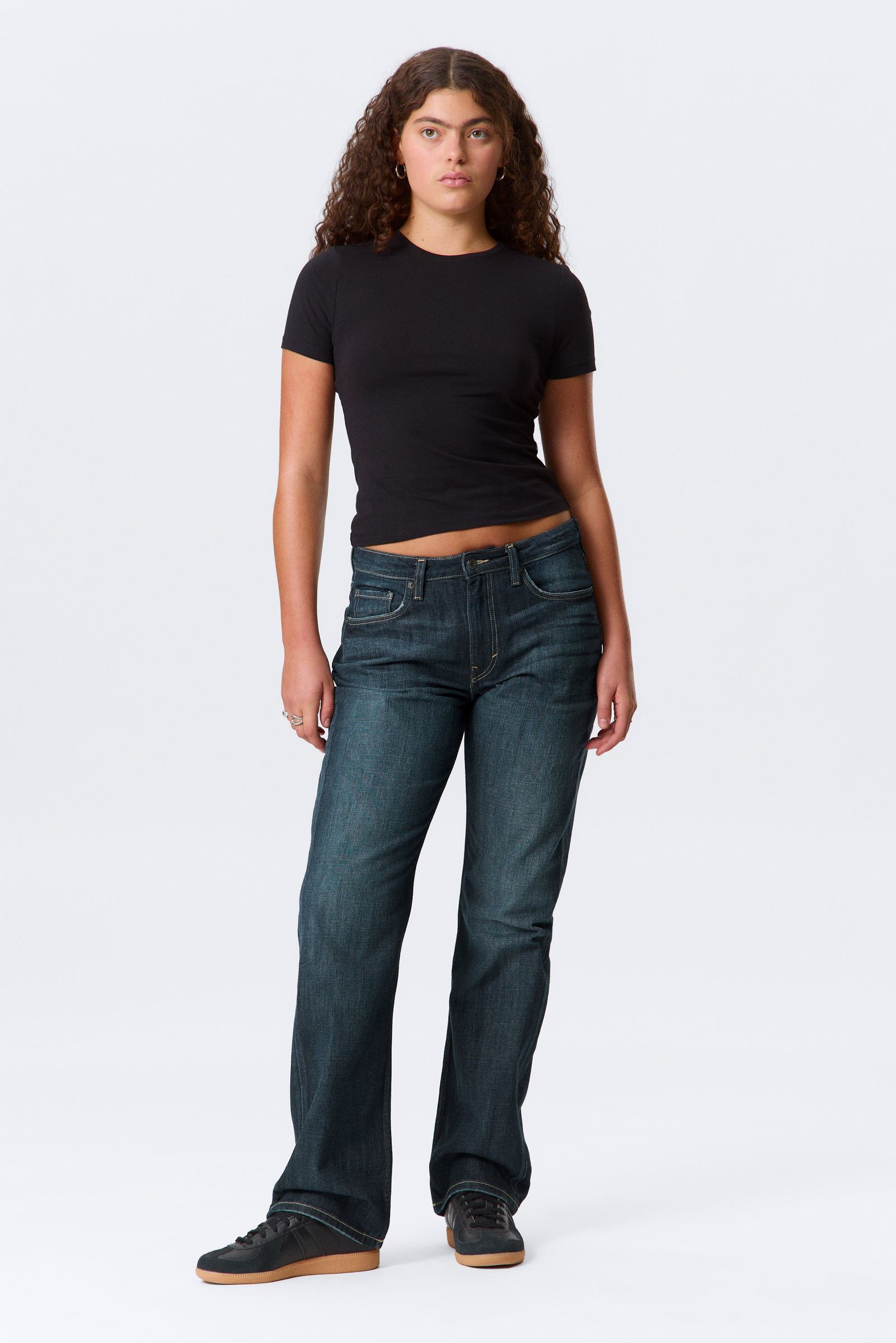Laika Mid Rise Regular Straight Leg Jeans von Weekday