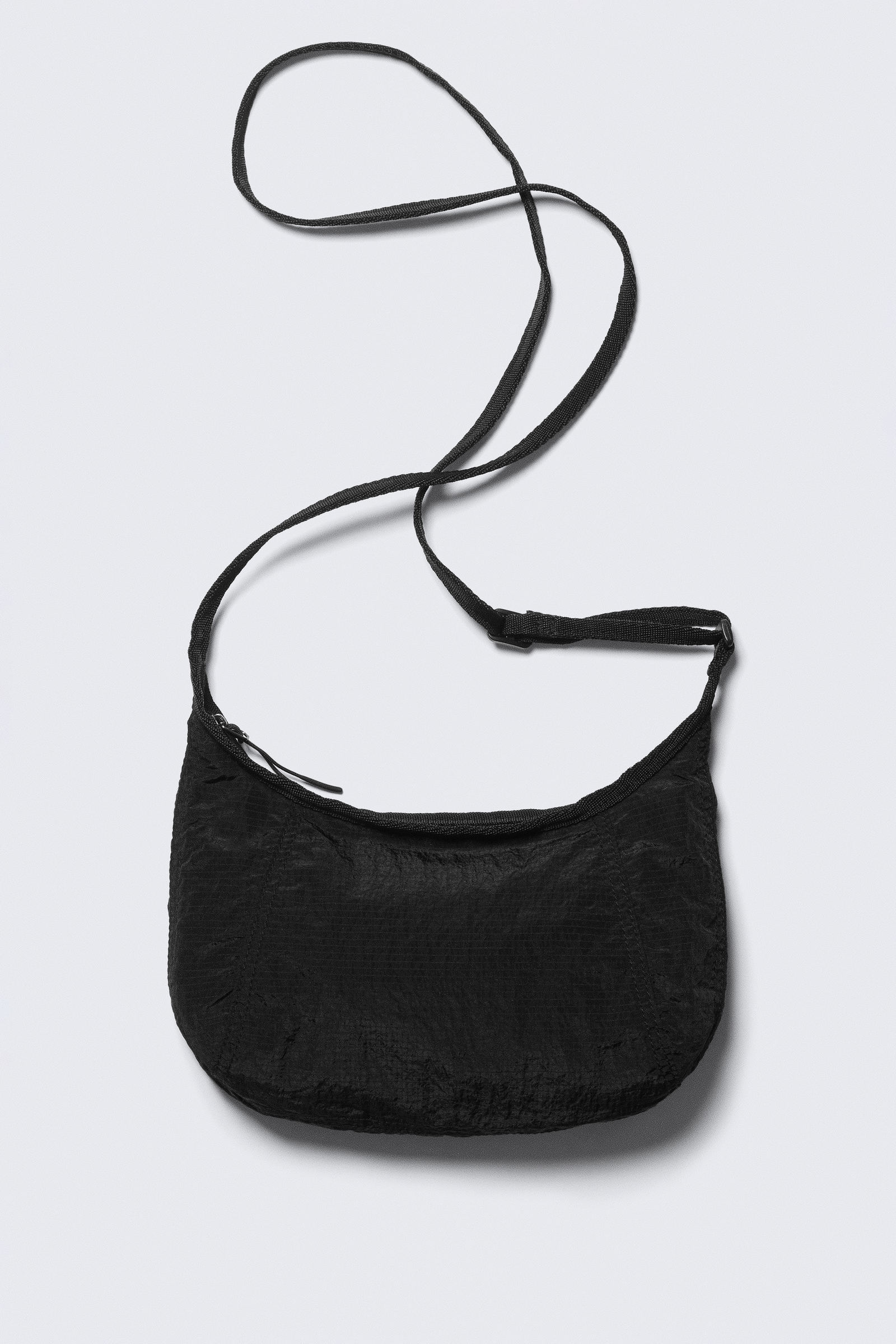Lightweight Adjustable Nylon Crossbody Bag von Weekday