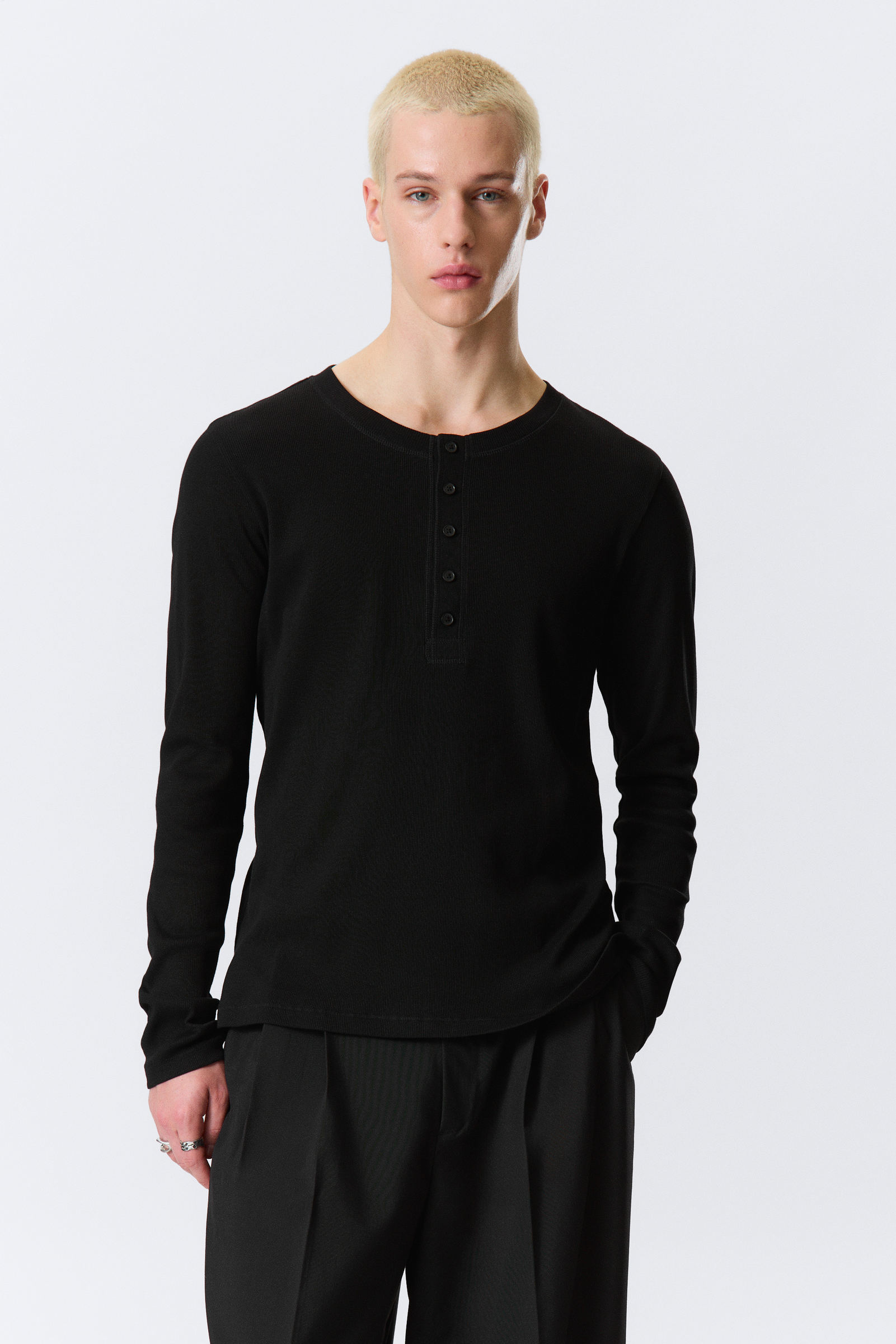 Long-Sleeved Henley T-shirt von Weekday