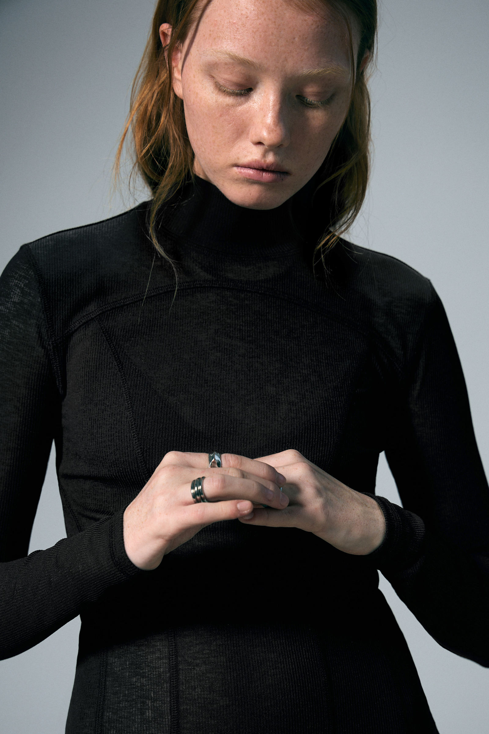 Long-Sleeved Mesh Mock-Neck Top von Weekday