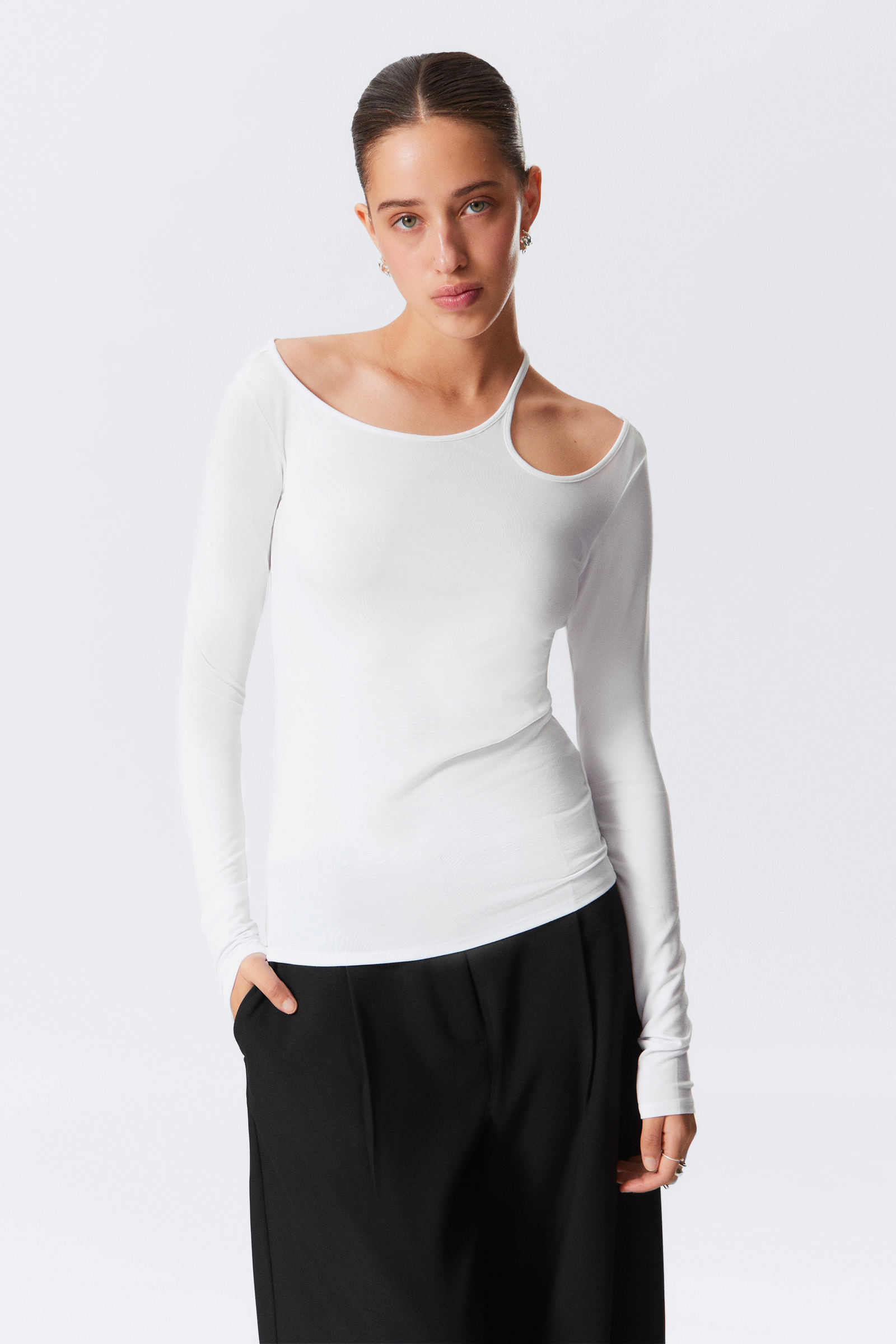 Long-Sleeved Off-Shoulder Top von Weekday