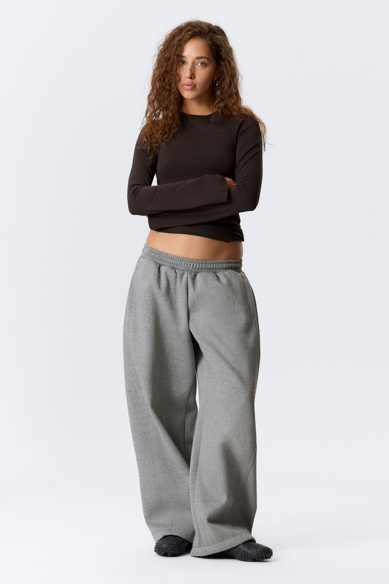 Loose Cutline Cotton Fleece Sweatpants von Weekday