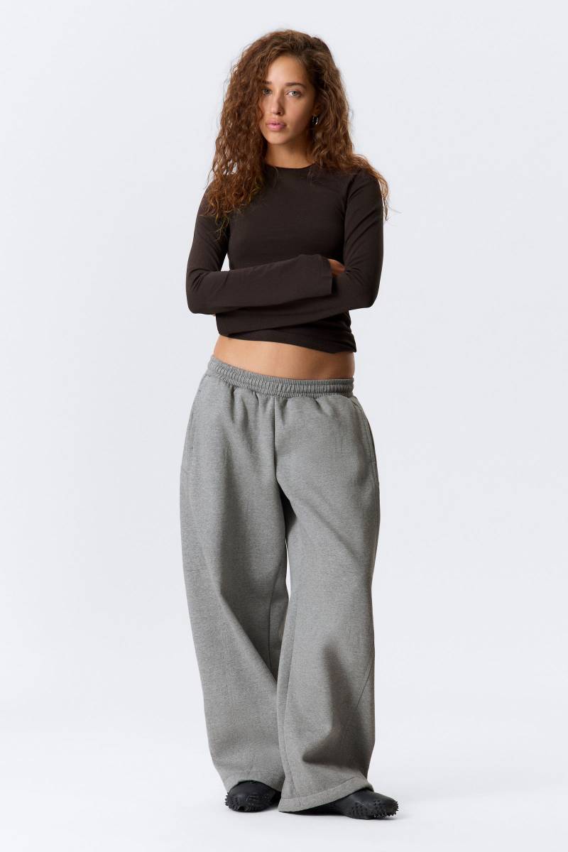 Loose Cutline Cotton Fleece Sweatpants von Weekday