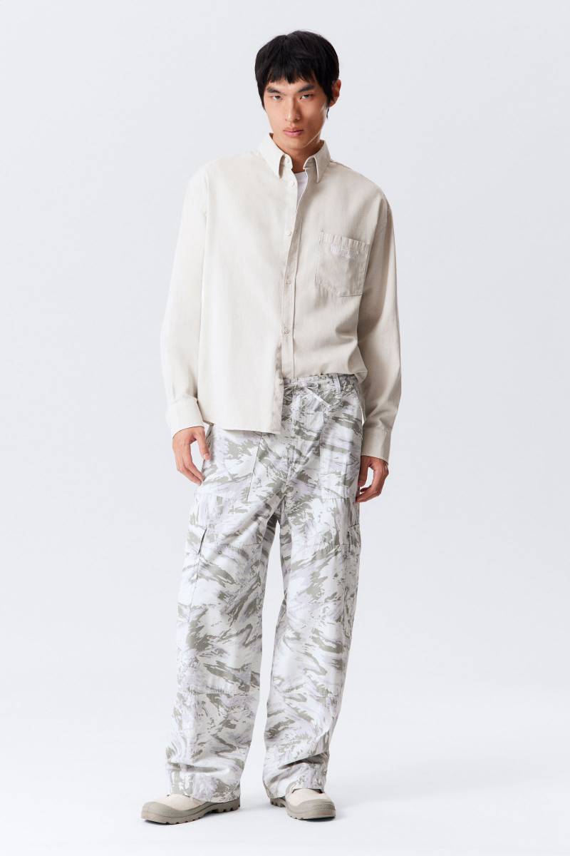 Loose Fit Graphic Cargo Trousers von Weekday