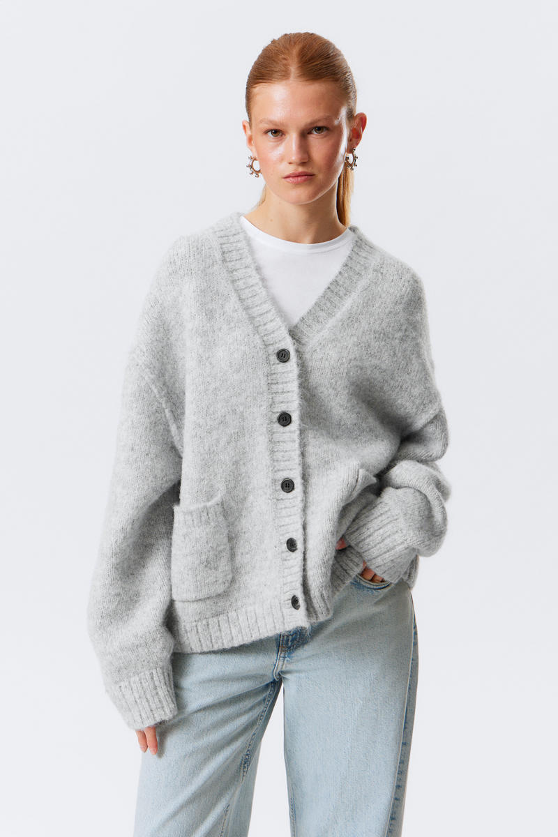 Loose Fit Knitted V-neck Cardigan von Weekday