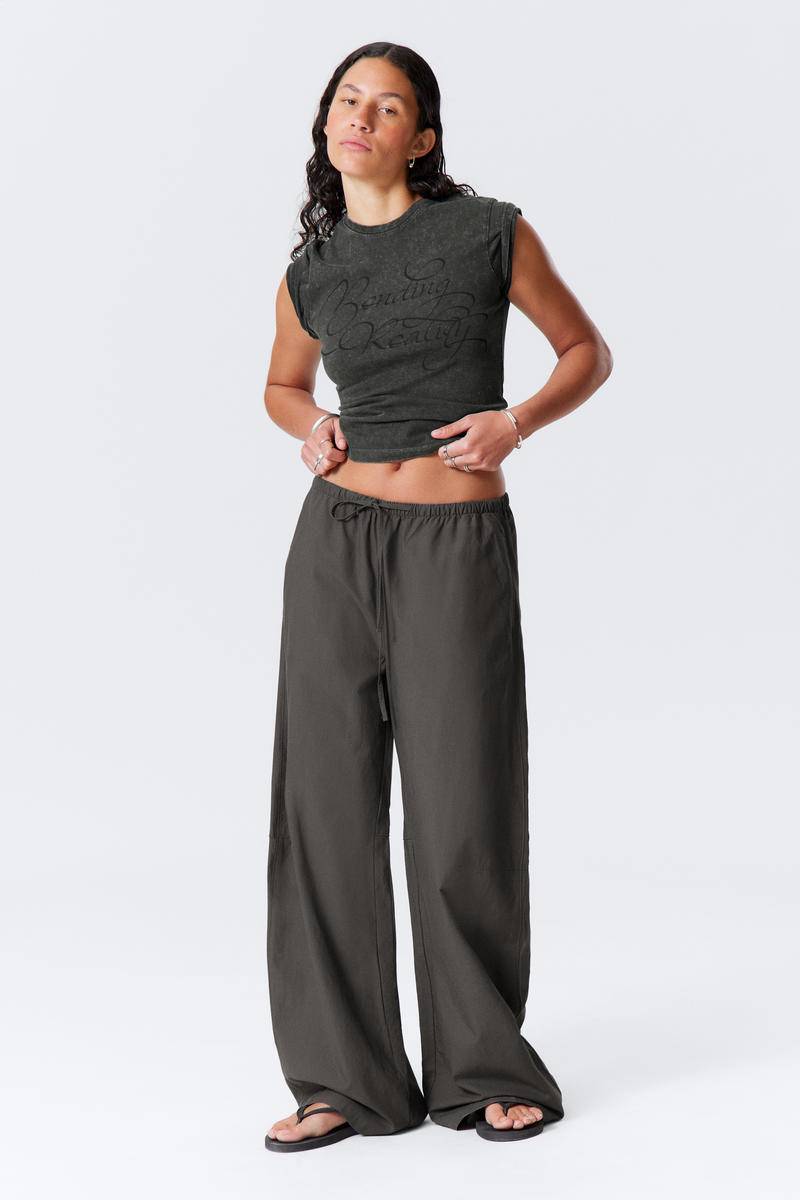 Loose Fit Low Waist Washed Trousers von Weekday