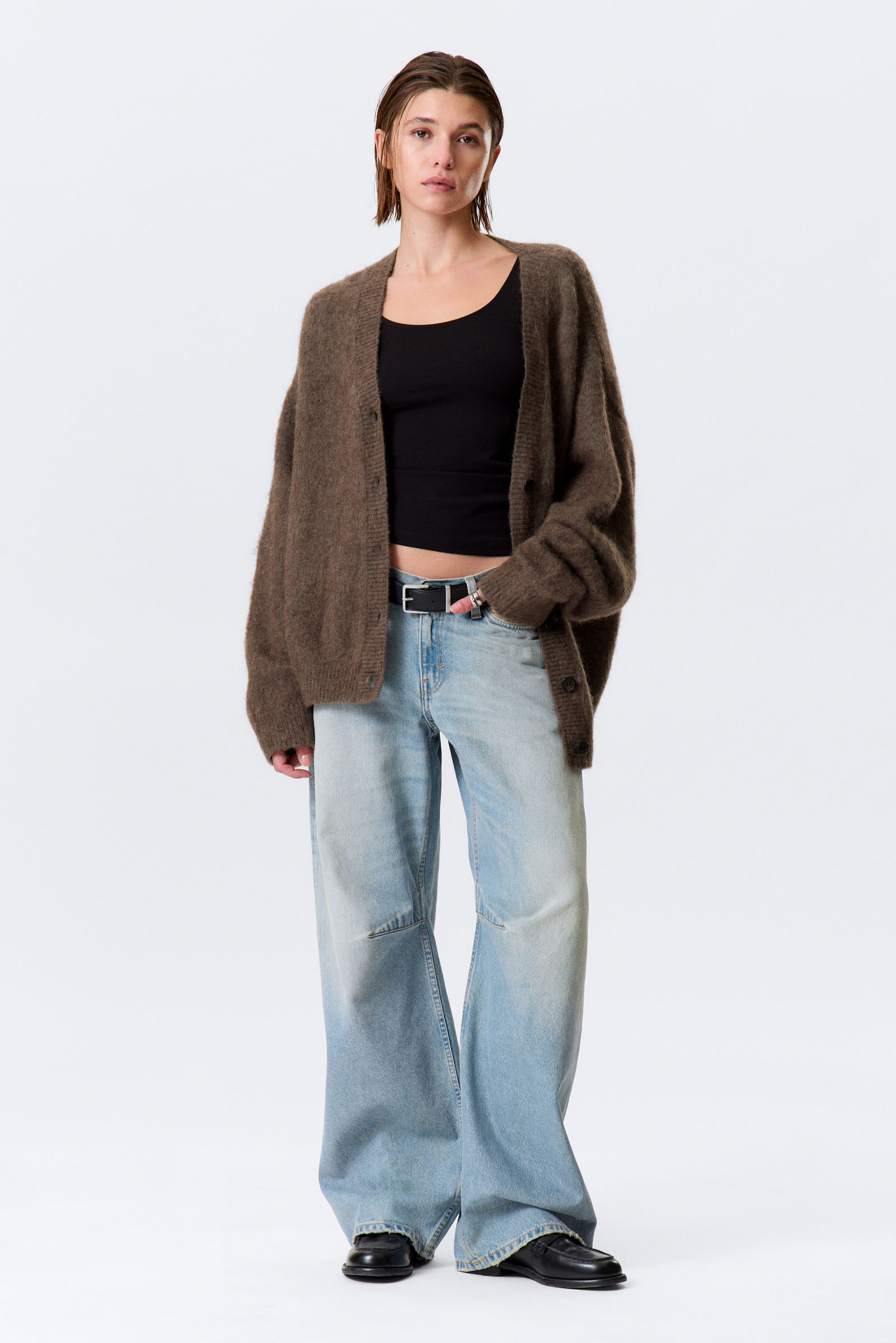 Loose Fit Mohair Blend V-Neck Cardigan von Weekday