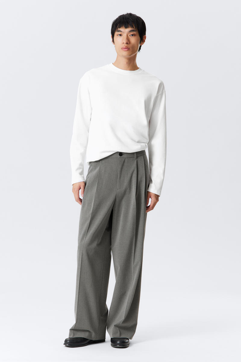 Loose Fit Pleated Suit Trousers Loose Fit Pleated Suit Trousers von Weekday