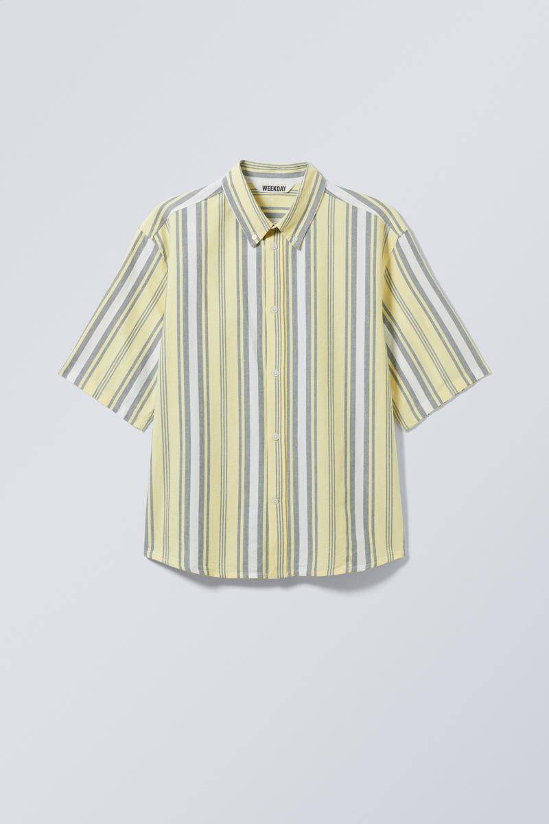 Loose Fit Short-Sleeved Button-down Shirt von Weekday
