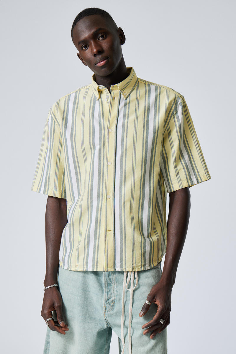 Loose Fit Short-Sleeved Button-down Shirt von Weekday