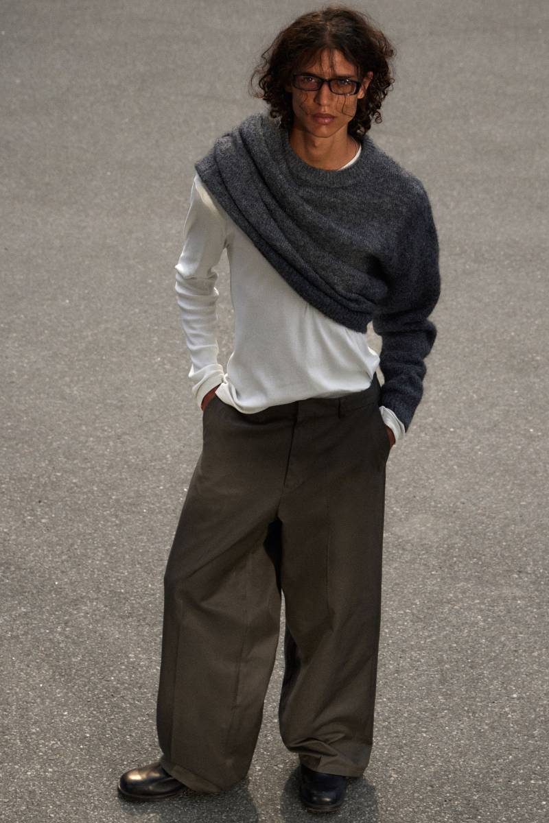 Emil Oversized Chino Trousers Emil Oversized Chino Trousers von Weekday