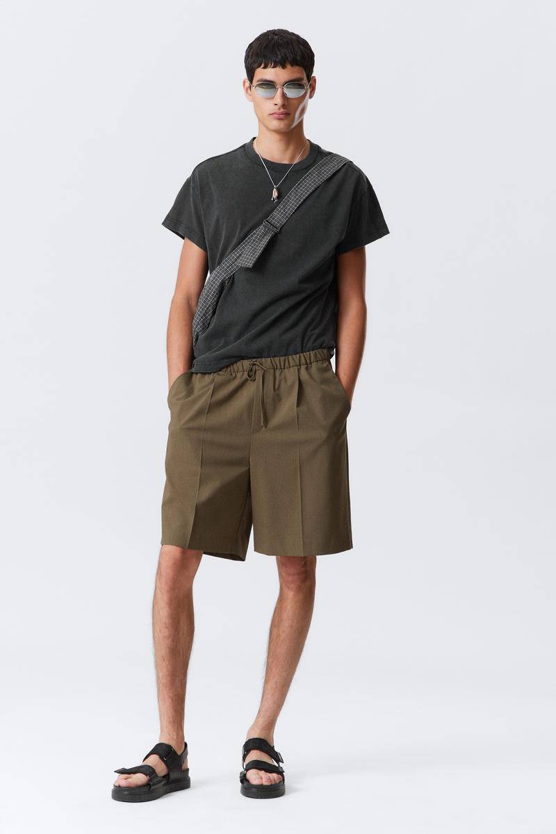 Loose-Fit Twill Drawstring Suiting Shorts von Weekday