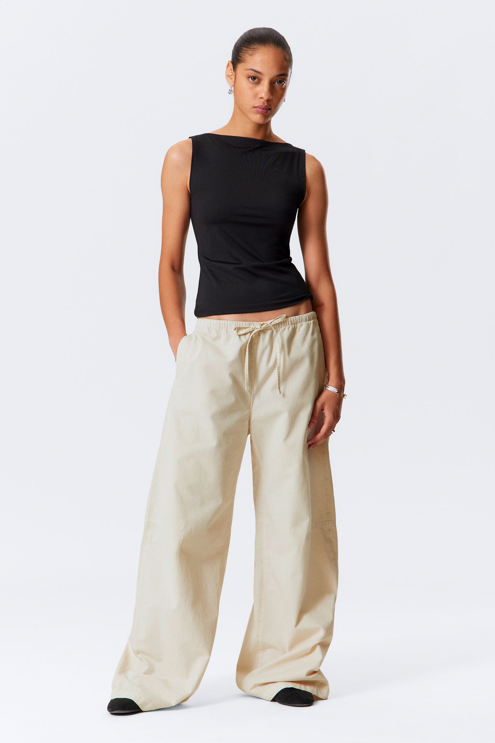 Loose Fit Washed Ripstop Trousers von Weekday