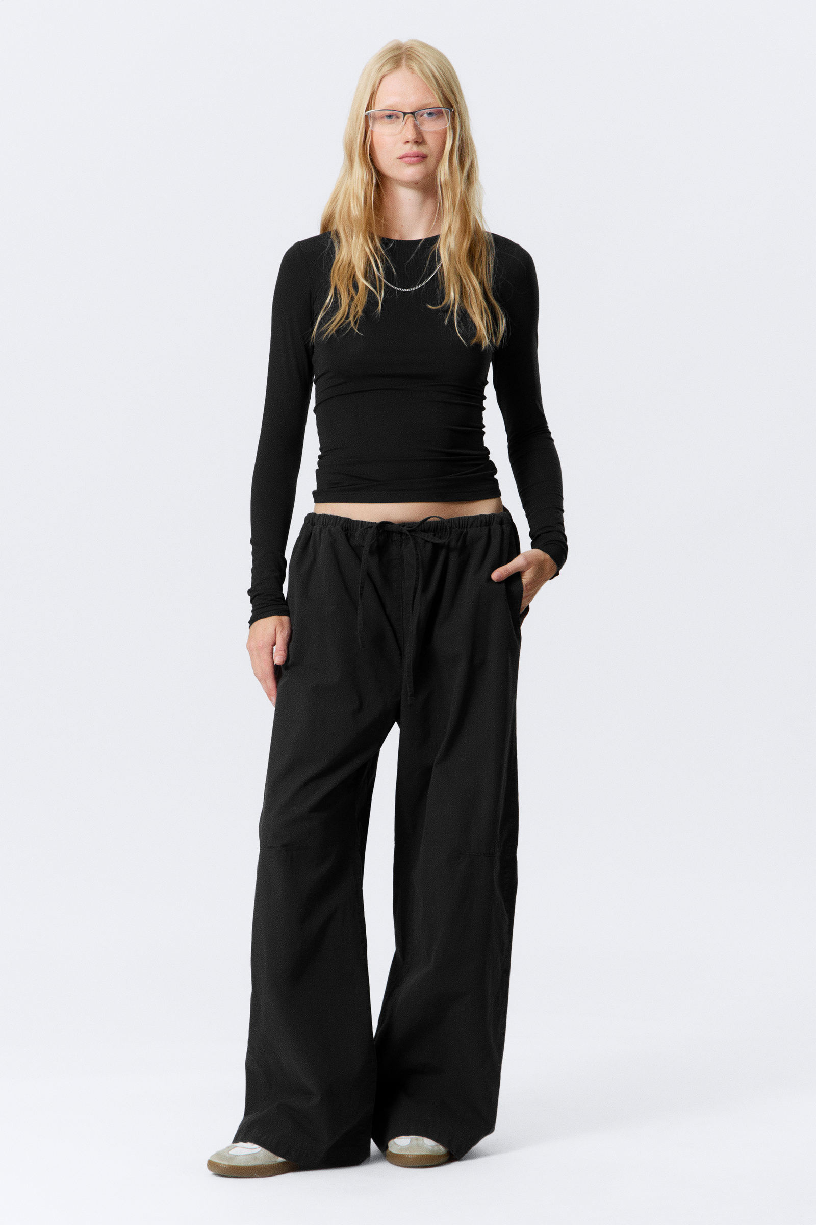 Loose Fit Washed Ripstop Trousers von Weekday