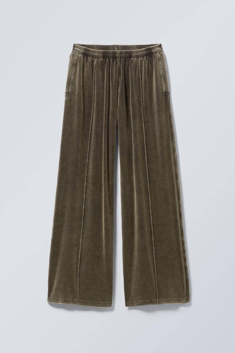 Loose Washed Velvet Track Trousers von Weekday