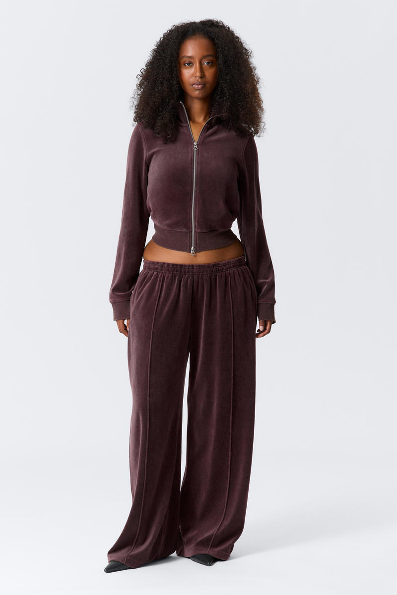 Loose Washed Velvet Track Trousers von Weekday
