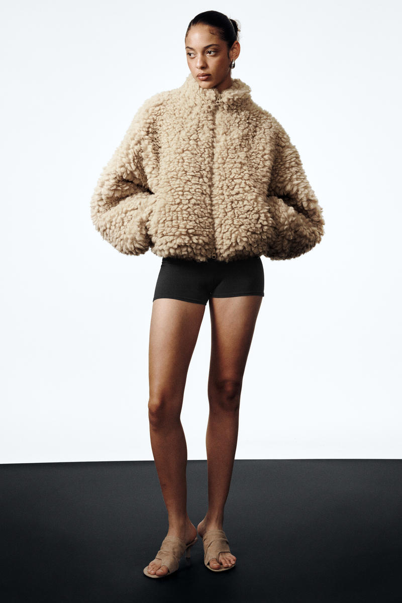 Low Hotpants von Weekday