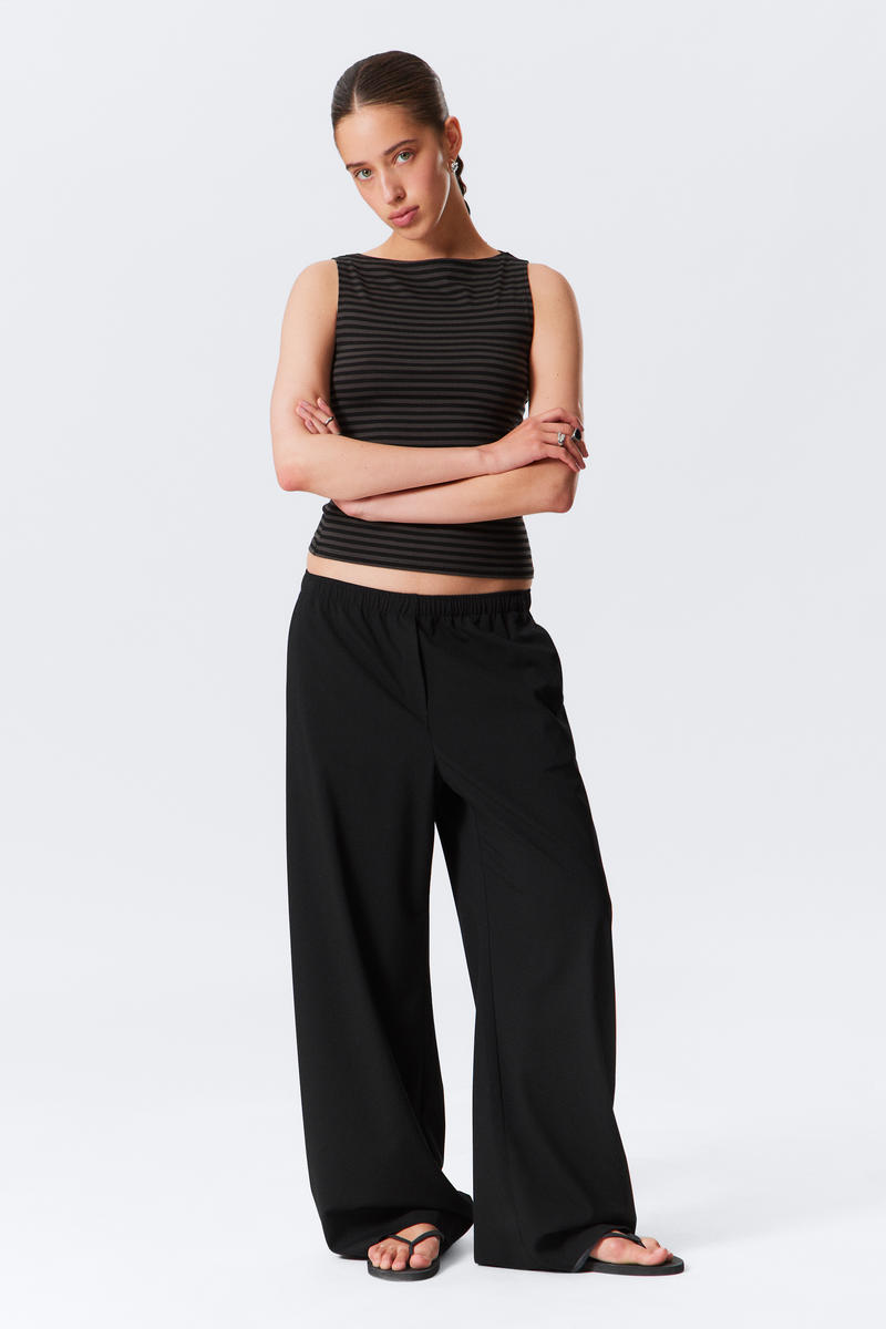 Low Rise Loose Suiting Trousers von Weekday